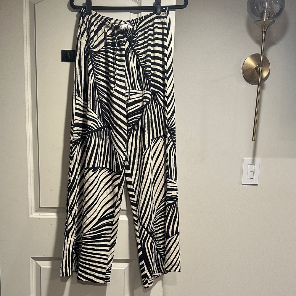 H&M Black and White Palm Leaf Print Pants